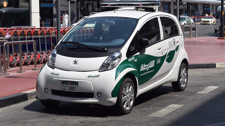 Απέκτησε και ηλεκτρικά αυτοκίνητα η αστυνομία στο Ντουμπάι